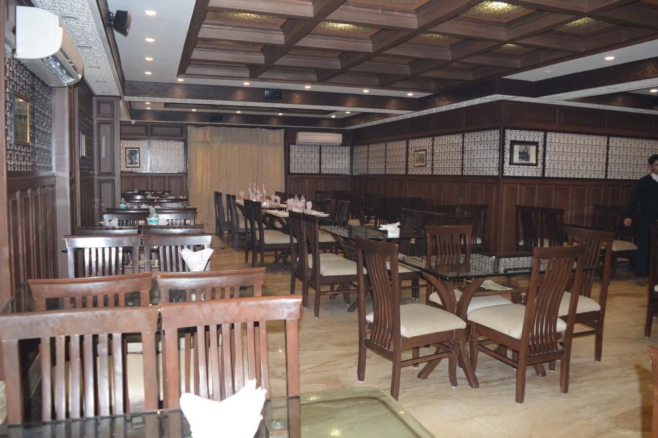Standard Hotel And Resturant Srīnagar Eksteriør bilde